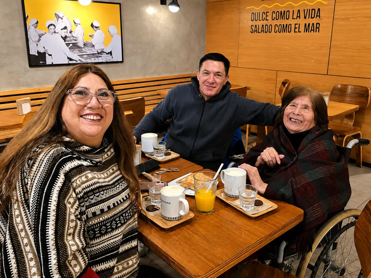 Salida a merendar con residentes de Hogar Jequina